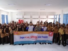 Trio Motor Edukasi Safety Riding di SMK Bina Banua Banjarmasin, Perkuat Kesadaran #Cari_Aman Trio Motor Edukasi Safety Riding di SMK Bina Banua Banjarmasin, Perkuat Kesadaran #Cari_Aman