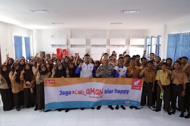Trio Motor Edukasi Safety Riding di SMK Bina Banua Banjarmasin, Perkuat Kesadaran #Cari_Aman