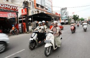 Honda Trio Motor Bagikan Tips #Cari_Aman Berkendara di Tengah Perubahan Cuaca Kalselteng Honda Trio Motor Bagikan Tips #Cari_Aman Berkendara di Tengah Perubahan Cuaca Kalselteng