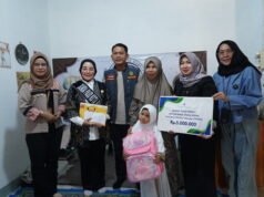 Bunda PAUD Banjarmasin Salurkan Tabungan Pendidikan Rp5 Juta untuk Anak Guru Honorer yang Wafat Bunda PAUD Banjarmasin Salurkan Tabungan Pendidikan Rp5 Juta untuk Anak Guru Honorer yang Wafat. Foto Dok Istimewa