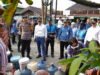 Tinjau Distribusi Air Bersih, Yamin Harap Warga Kuin Cerucuk Tak Lagi Kesulitan Wali Kota Banjarmasin H Muhammad Yamin HR bersama Kapolresta Banjarmasin Kombes Pol Riza Muttaqin Tinjau Distribusi Air Bersih untuk Warga Kuin Cerucuk. Foto Dok Istimewa