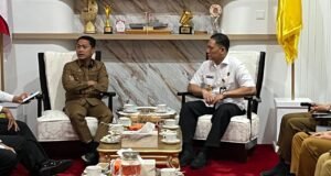 Pemko Banjarmasin Perkuat Sinergi dengan Dewan Pertahanan Nasional untuk Jaga Stabilitas Daerah Wali Kota Banjarmasin, H. M. Yamin HR. Perkuat Sinergi dengan Dewan Pertahanan Nasional untuk Jaga Stabilitas Daerah. Foto Dok Istimewa