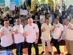 Indosat 5G Hadir di Banjarmasin dan Banjarbaru, Dukung Gaming hingga Kreativitas Digital Manajemen Indosat Ooredoo Hutchison bersama peserta berfoto dalam kegiatan pengenalan pengalaman jaringan Indosat 5G di Duta Mall Banjarmasin. Foto Dok Istimewa