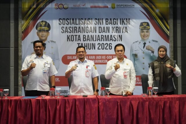 Perwakilan penyelenggara berfoto bersama usai kegiatan Sosialisasi SNI bagi IKM Sasirangan dan Kriya dalam rangka Hari Jadi ke-500 Kota Banjarmasin. Foto Dok istimewa Perwakilan penyelenggara berfoto bersama usai kegiatan Sosialisasi SNI bagi IKM Sasirangan dan Kriya dalam rangka Hari Jadi ke-500 Kota Banjarmasin. Foto Dok istimewa