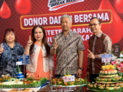 HUT ke-61, PT Trio Motor Catat Pertumbuhan Penjualan 20 Persen Perwakilan PT Trio Motor mengikuti rangkaian kegiatan peringatan HUT ke-61 perusahaan di Banjarmasin, yang turut diisi kegiatan sosial Donor Darah Trio Motor Peduli. Foto Dok Istimewa
