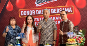 HUT ke-61, PT Trio Motor Catat Pertumbuhan Penjualan 20 Persen Perwakilan PT Trio Motor mengikuti rangkaian kegiatan peringatan HUT ke-61 perusahaan di Banjarmasin, yang turut diisi kegiatan sosial Donor Darah Trio Motor Peduli. Foto Dok Istimewa