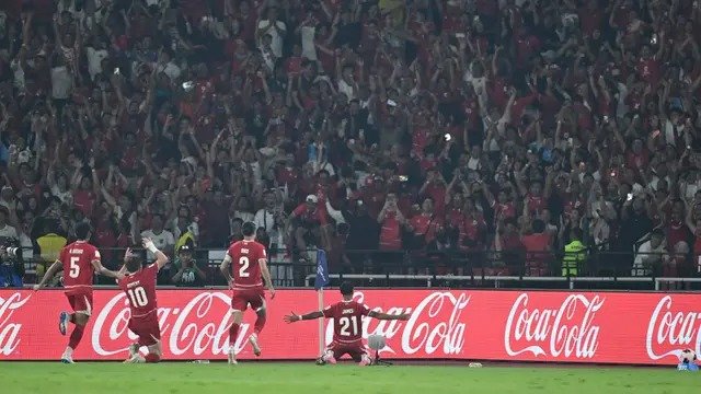 Timnas Indonesia merayakan gol Dean James ke gawang Thailand pada laga final FIFA ASEAN Cup 2026 di SUGBK, Jakarta, Senin (5-10-2026). (Dok. Official FAT Facebook)