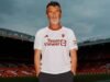 Ditanya Soal Ballon d’Or 2026, Roy Keane Langsung Sebut Satu Nama Roy Keane menjadi satu di antara model jersei ketiga Manchester United untuk musim 2023/2024. (dok. Adidas)