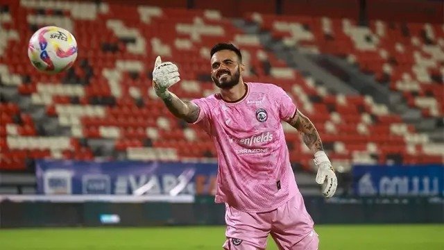 Lucas Frigeri, kiper Brasil saat masih memperkuat Arema FC. (Dok. ileague.id)