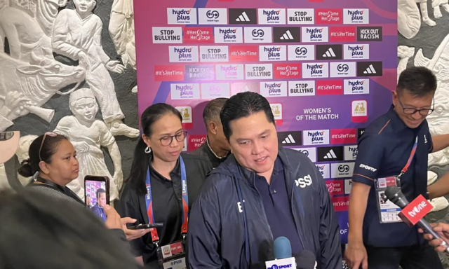 Doorstop Ketua Umum PSSI Erick Thohir usai pembukaan Indonesia Women’s League di Stadion Madya, Jakarta, Minggu (18/10/2026) (Bola.com/Merisa Amanda). Doorstop Ketua Umum PSSI Erick Thohir usai pembukaan Indonesia Women’s League di Stadion Madya, Jakarta, Minggu (18/10/2026) (Bola.com/Merisa Amanda).