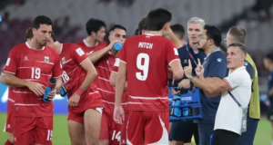 Perbandingan Ranking FIFA Timnas Indonesia Vs Thailand Jelang Final FIFA ASEAN Cup 2026 Para pemain Timnas Indonesia, Thom Haye, Micthel Baker mendengarkan instruksi dari John Herdman pada sebuah momen laga melawan Singapura di Stadion Utama Gelora Bung Karno, Jakarta, Jumat (25/9/2026). (KLY/Budy Santoso)