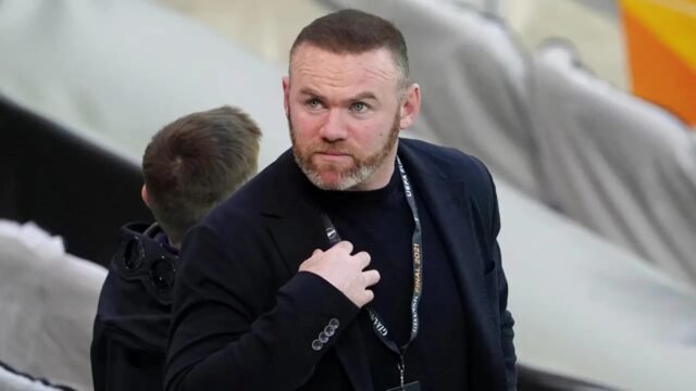 Wayne Rooney - Topskor Manchester United sepanjang masa ini secara terang-terangan menolak kembali ke Old Trafford untuk mengisi kursi pelatih yang ditinggalkan Ole Gunnar Solskjaer. Rooney saat ini sedang fokus dan menikmati pekerjaanya sebagai pelatih Derby County. (AFP/Aleksandra Szmigiel)