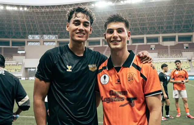 Penyerang Dewa United, Rafael Struick. (Bola.com/Instagram Brisbane Roar).
