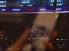 BEI Siapkan Bukti Transformasi Pasar Modal untuk Klarifikasi ke MSCI Foto: Layar menampilkan pergerakan Indeks Harga Saham Gabungan (IHSG) di Bursa Efek Indonesia (BEI), Jakarta, Selasa (30/6/2026). (CNBC Indonesia/Tri Susilo)