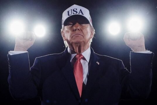 Trump Berencana Larang Istilah AI dalam Dokumen Pemerintah AS, Pilih Sebutan Super Intelligence Foto: REUTERS/Evan Vucci